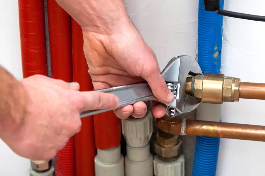 Is a gas plumber the same as a plumber?